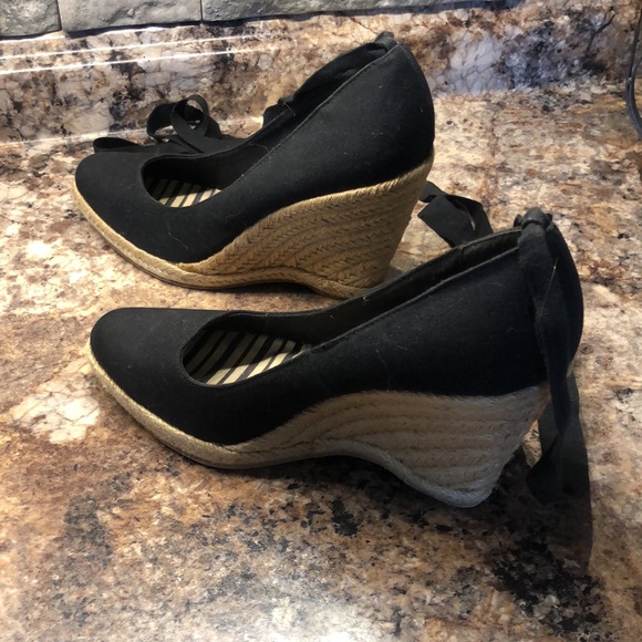 Apt.9 Lace-up Wedge - Picture 3 of 5